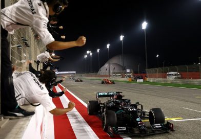 Hamilton gana a Max Verstappen en Baréin